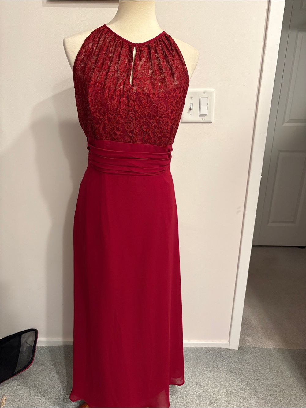 Elegant Red Lace Halter Evening Dress